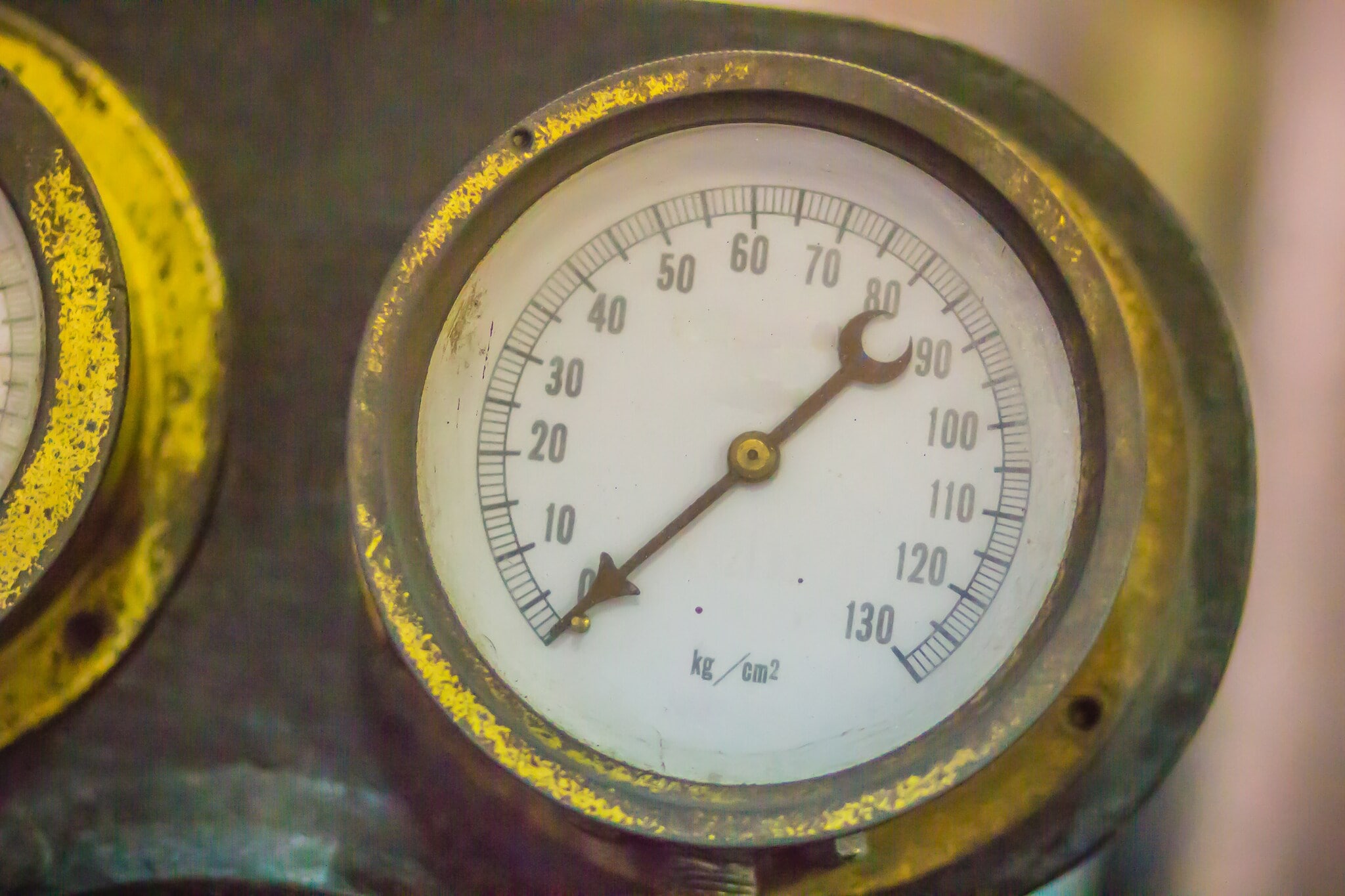 Vintage alte Marinechronometer, ein Zeitmesser, der präzise und genau genug, um als eine tragbare Zeitstandard verwendet werden; Es kann daher zur Längengrad durch astronomische Navigation herangezogen werden Vintage alte Marinechronometer, ein Zeitmesser, der präzise und genau genug, um als eine tragbare Zeitstandard verwendet werden; Es kann daher zur Längengrad durch astronomische Navigation herangezogen werden