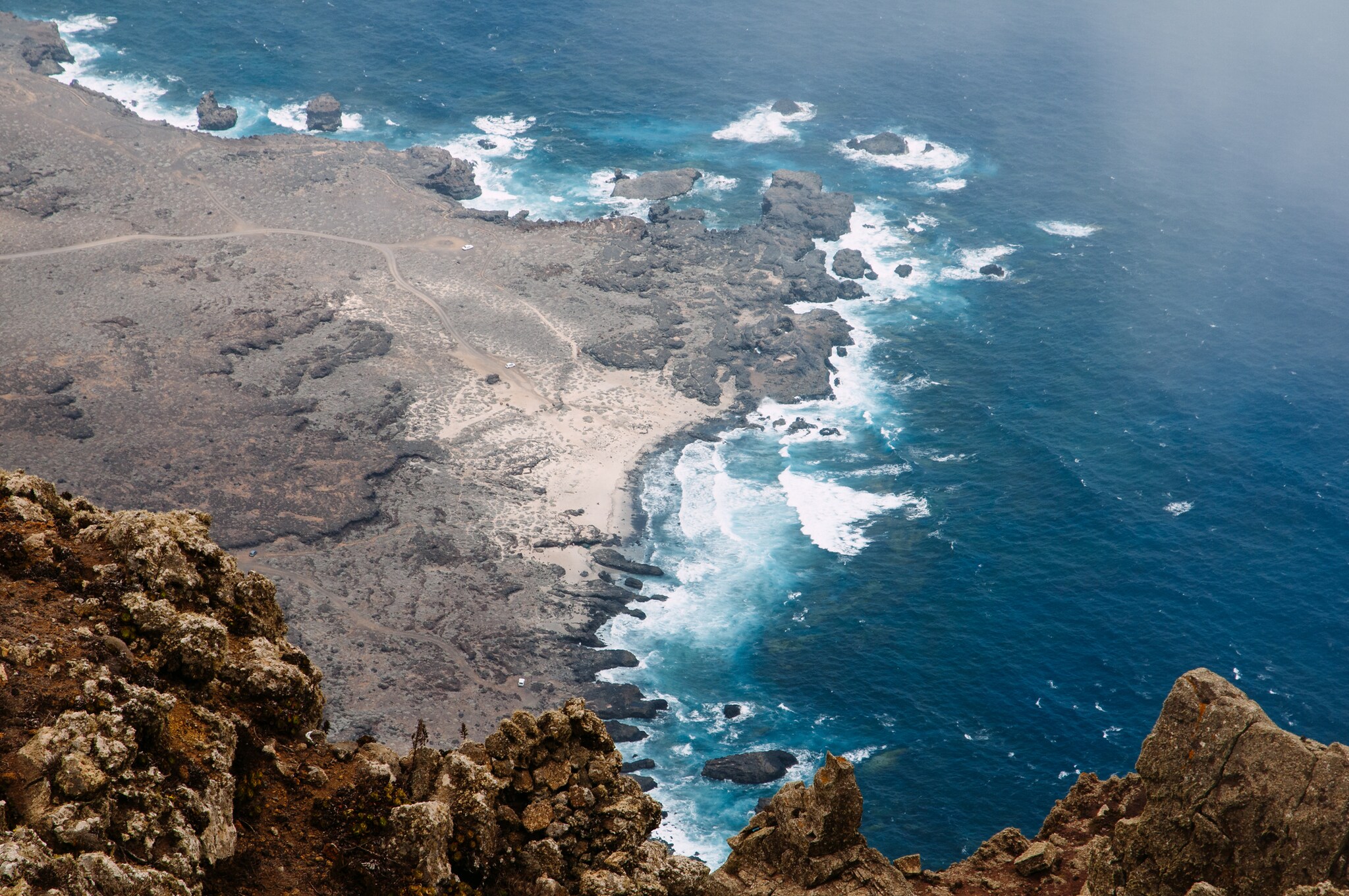 Luftaufnahme eines Strandes von El Hierro.