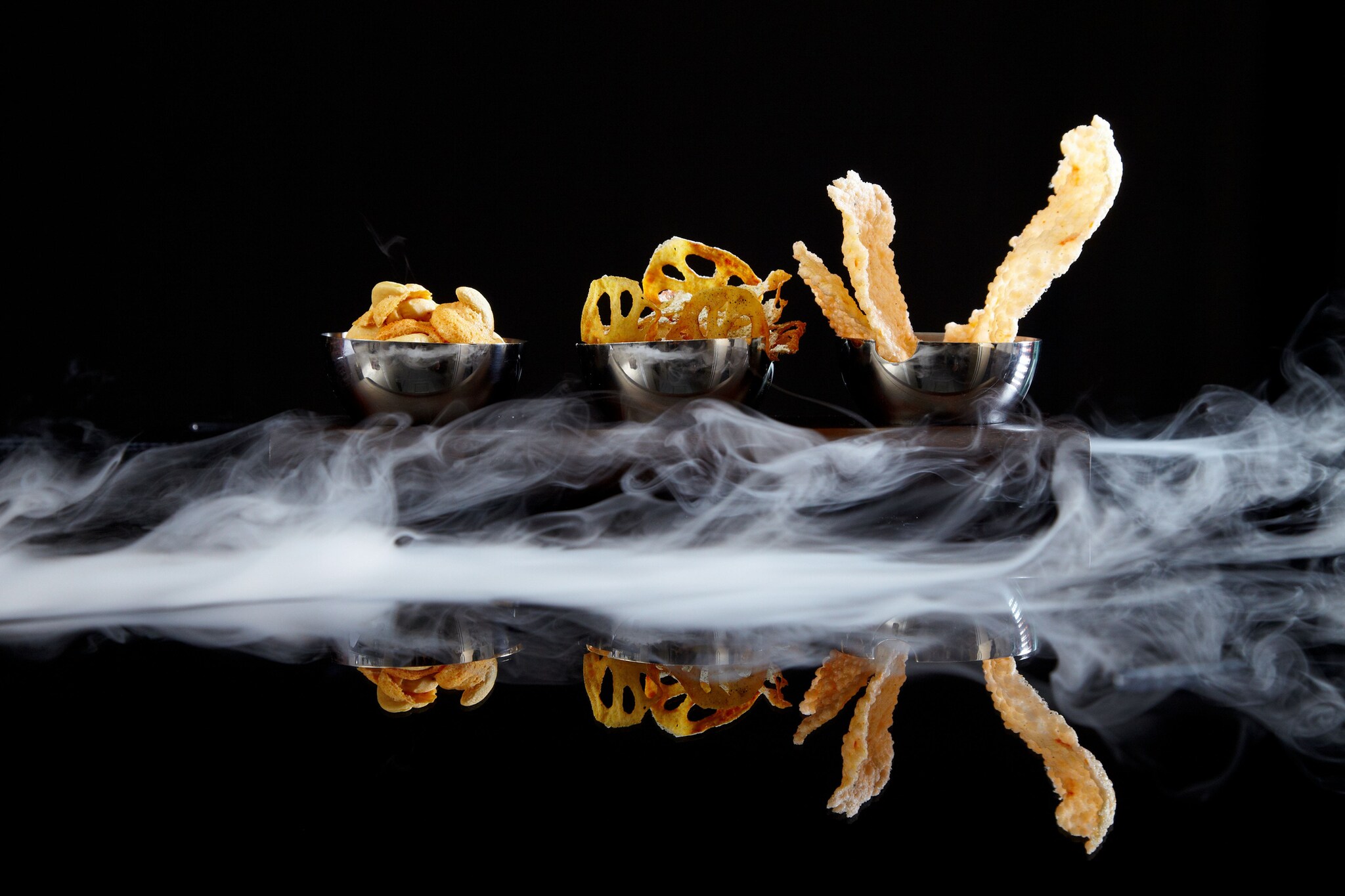 Chipsartige Gerichte aus einer Molekularküche in Bangkok