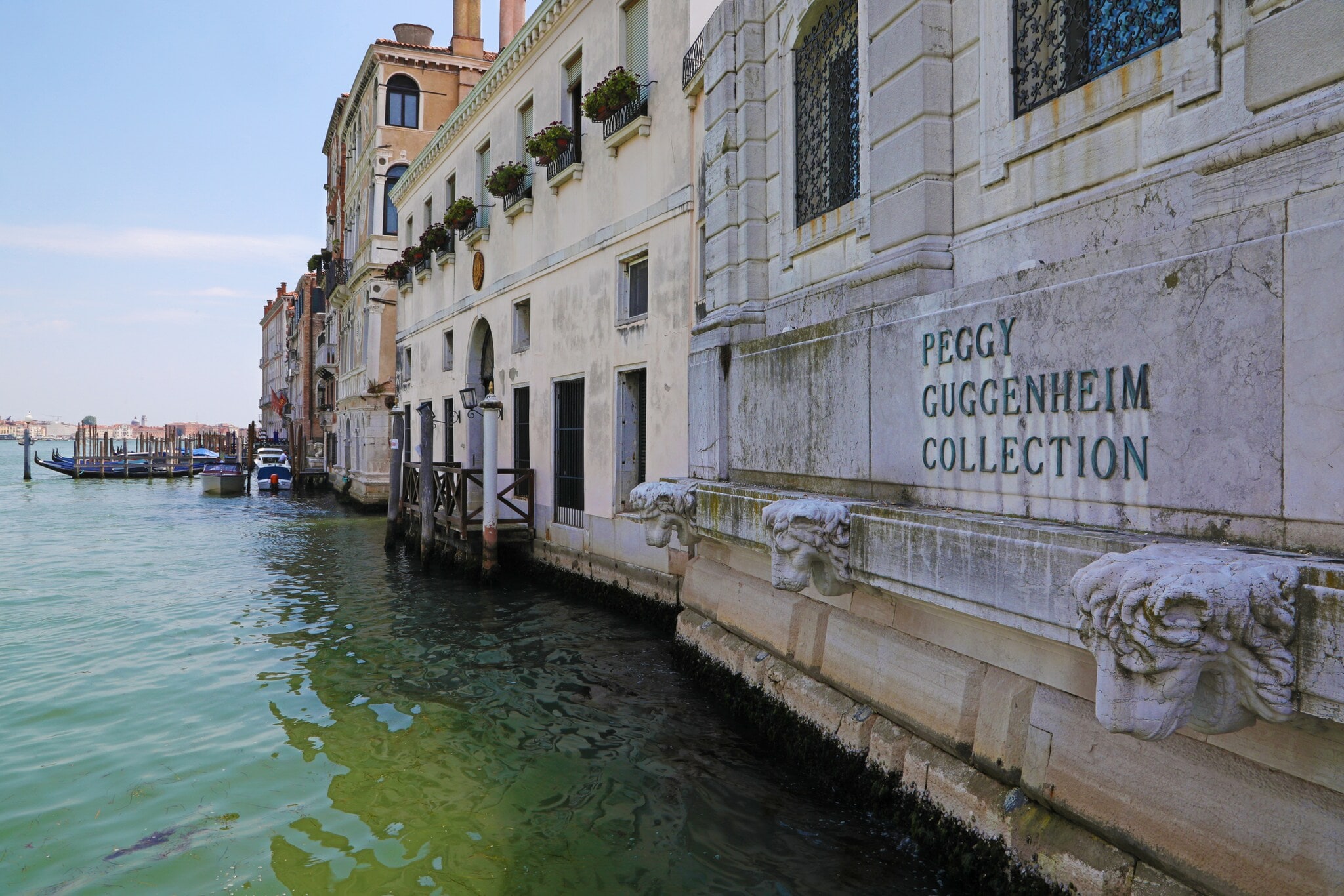 Historisches Gebäude der Peggy Guggenheim Collection am Canal Grande in Venedig Historisches Gebäude der Peggy Guggenheim Collection am Canal Grande in Venedig