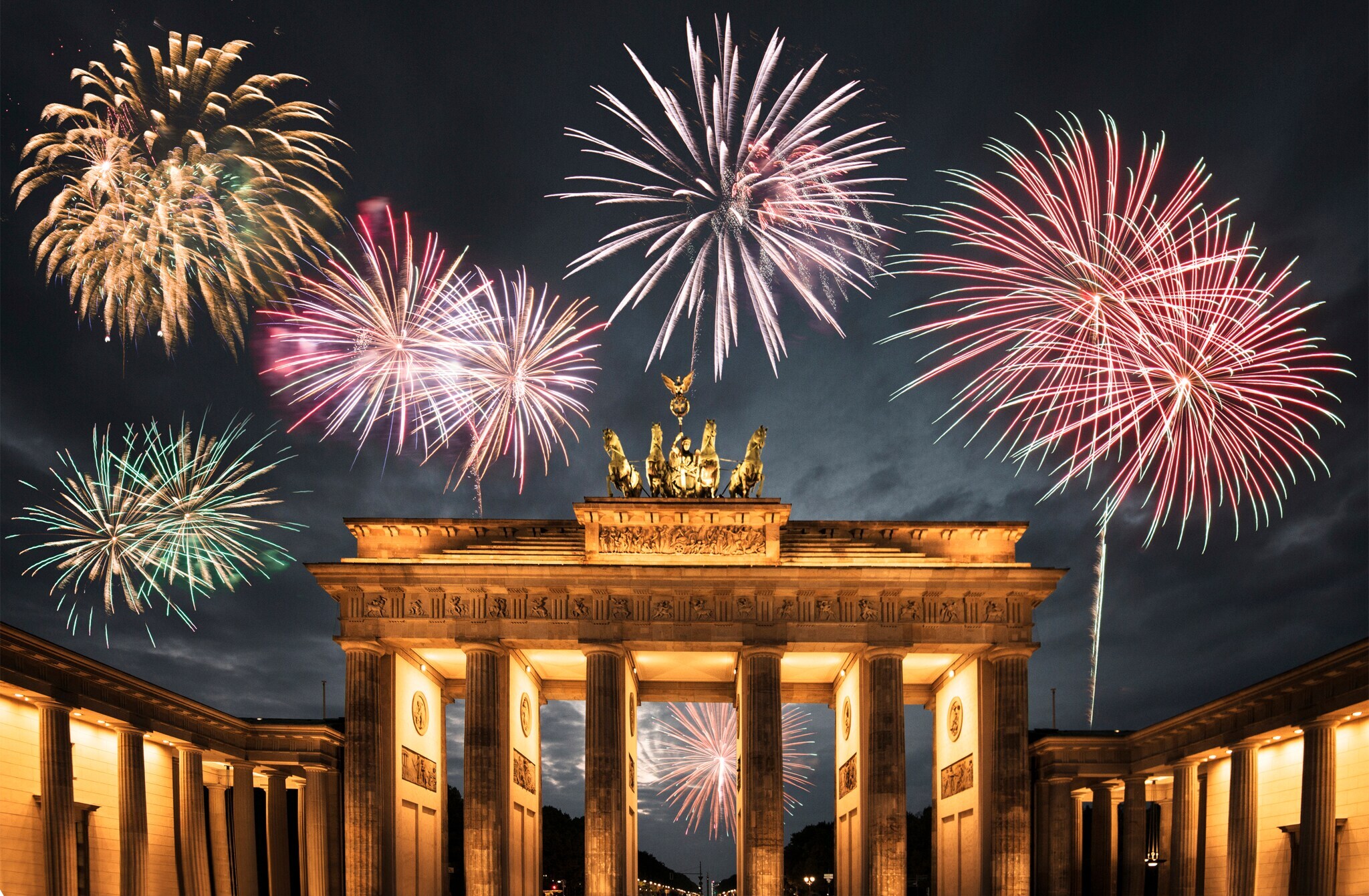 Feuerwerk am Brandenburger Tor in Berlin Feuerwerk am Brandenburger Tor in Berlin