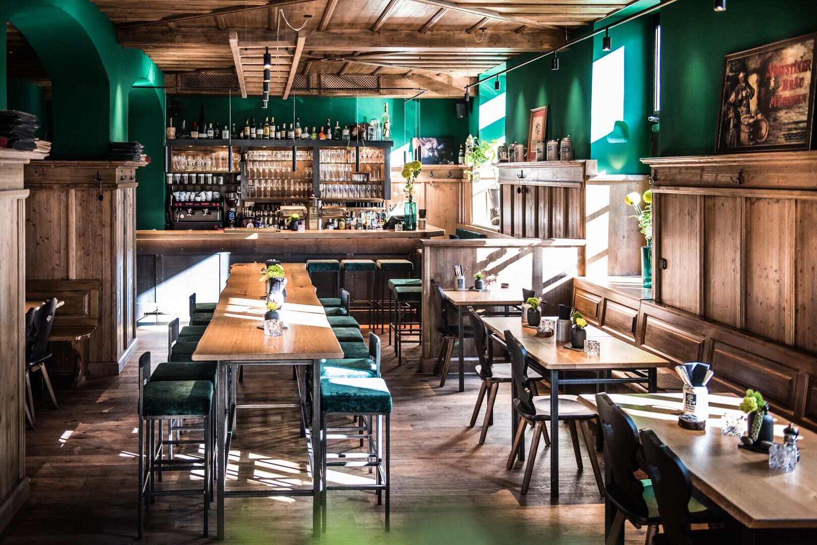 Blick in den Innenraum eines Restaurants Blick in den Innenraum eines Restaurants