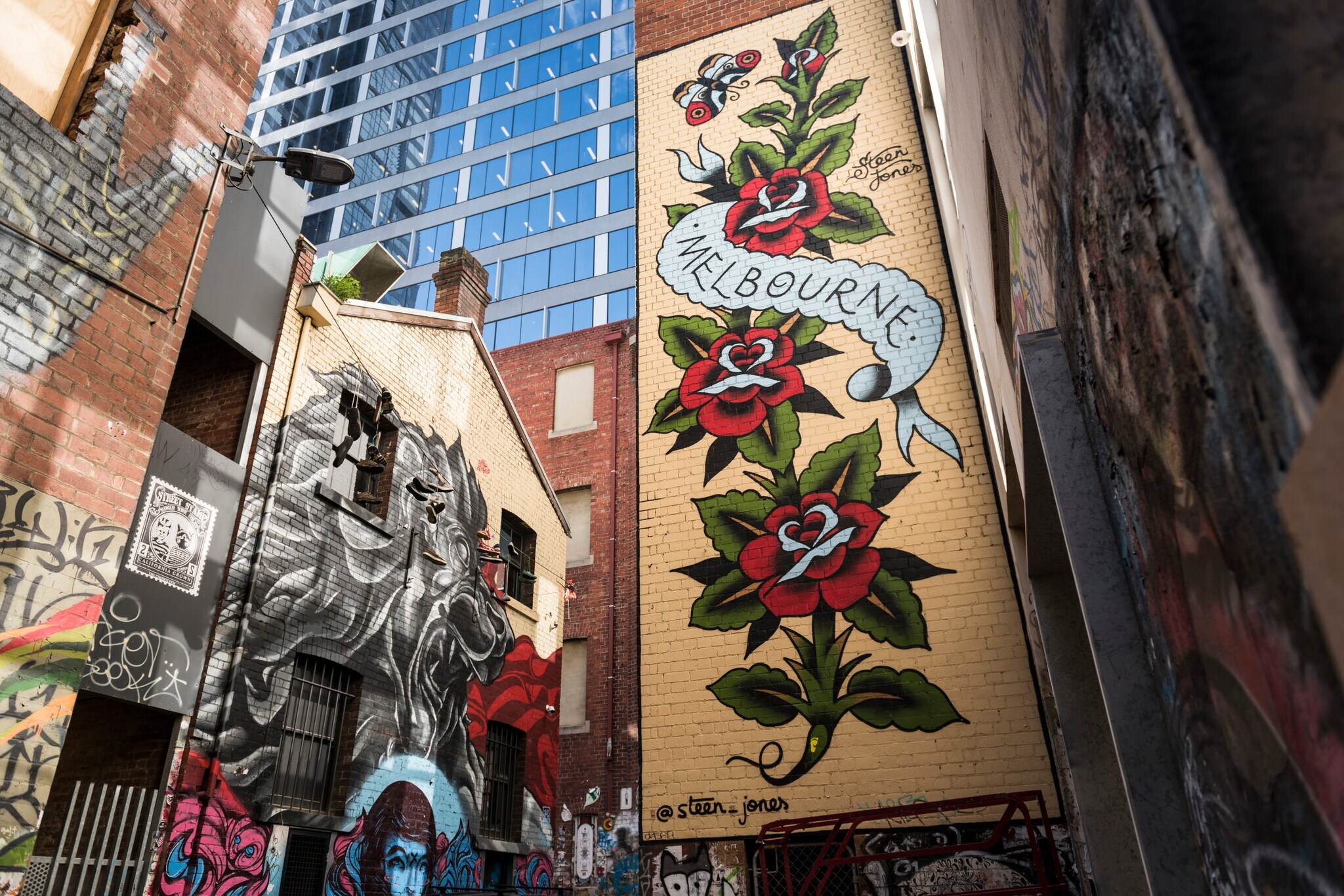 Mit Graffiti bemalte Häuserwände in Melbourne