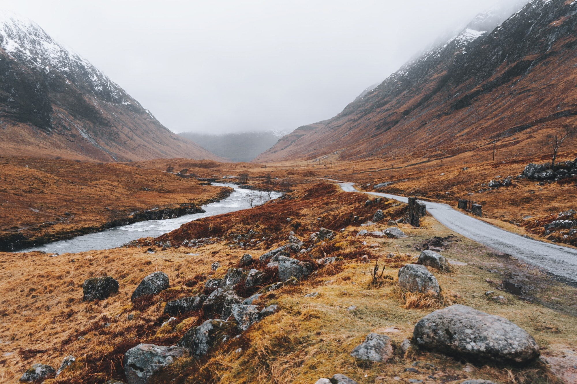 Blick durch das Tal Glen Etive in den schottischen Highlands Blick durch das Tal Glen Etive in den schottischen Highlands