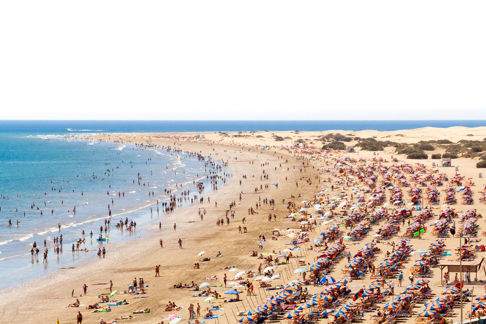 Viele Menschen an der Playa del Ingles in Maspalomas, Kanarische Inseln Viele Menschen an der Playa del Ingles in Maspalomas, Kanarische Inseln