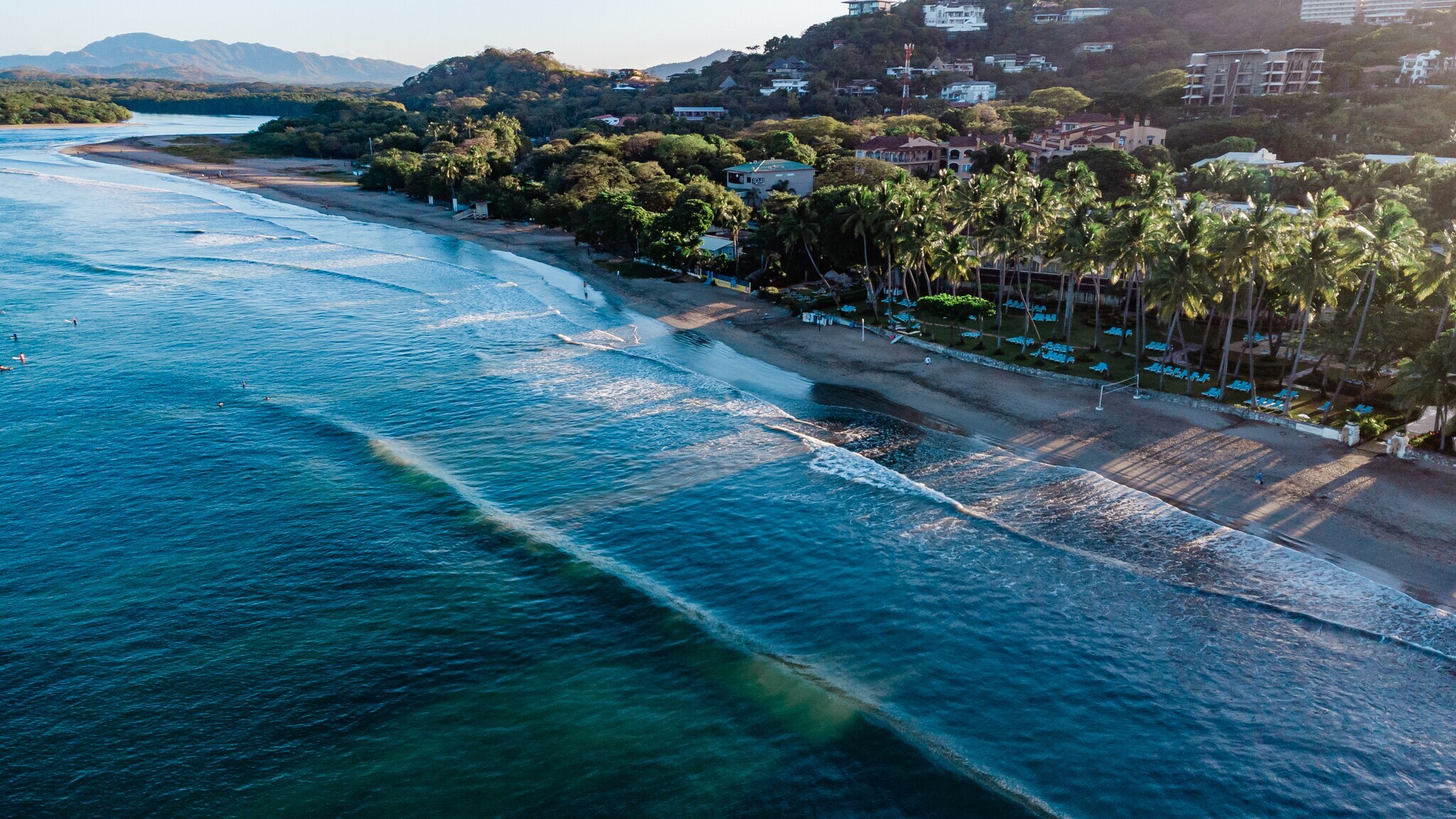 Luftaufnahme vom Strand von Tamarindo in Costa Rica