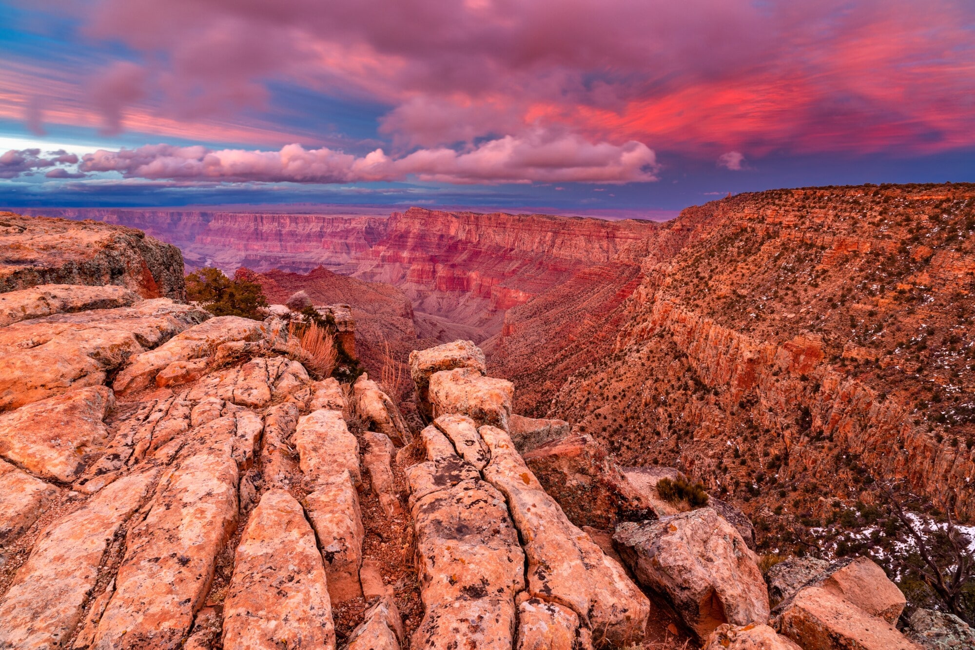 Der South Rim des Grand Canyons im warmen Abendlicht Der South Rim des Grand Canyons im warmen Abendlicht