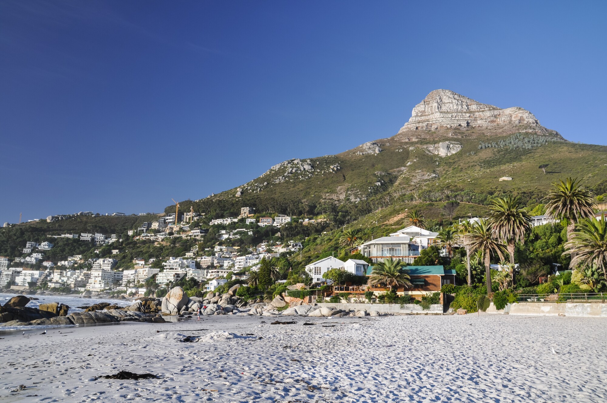 Sandstrand bei Kapstadt mit Blick auf den Berg Lion’s Head Sandstrand bei Kapstadt mit Blick auf den Berg Lion’s Head