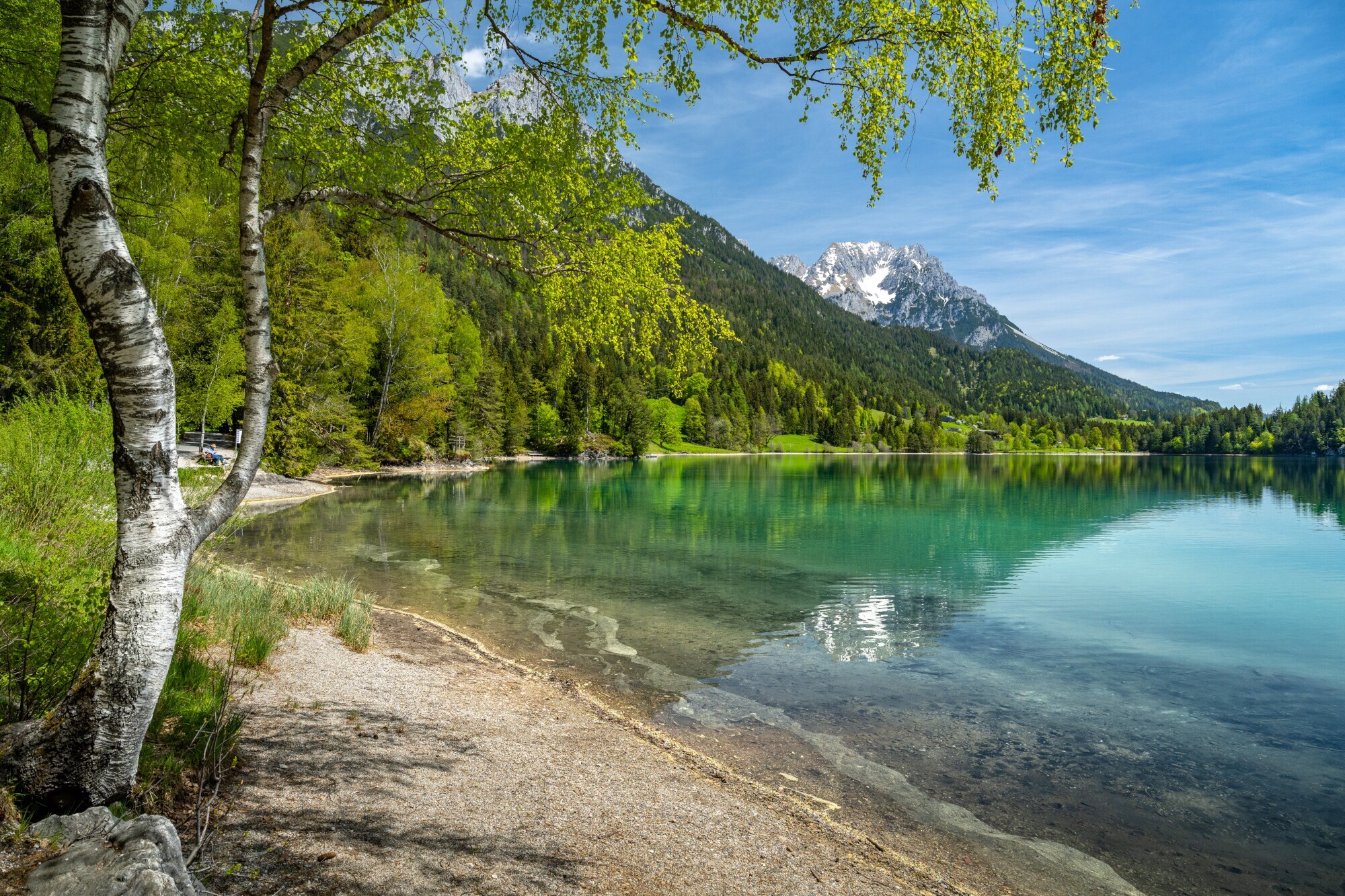Ein See in einer Berglandschaft Ein See in einer Berglandschaft