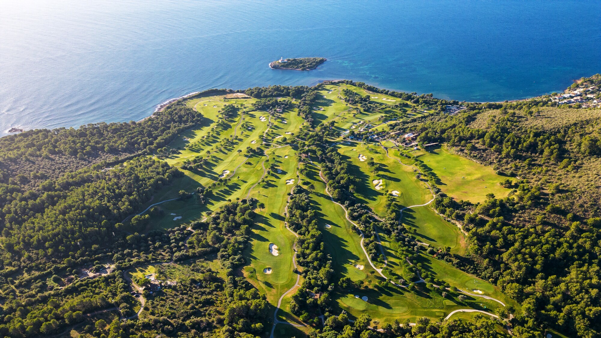 Luftaufnahme des Golfplatzes in Alcanada