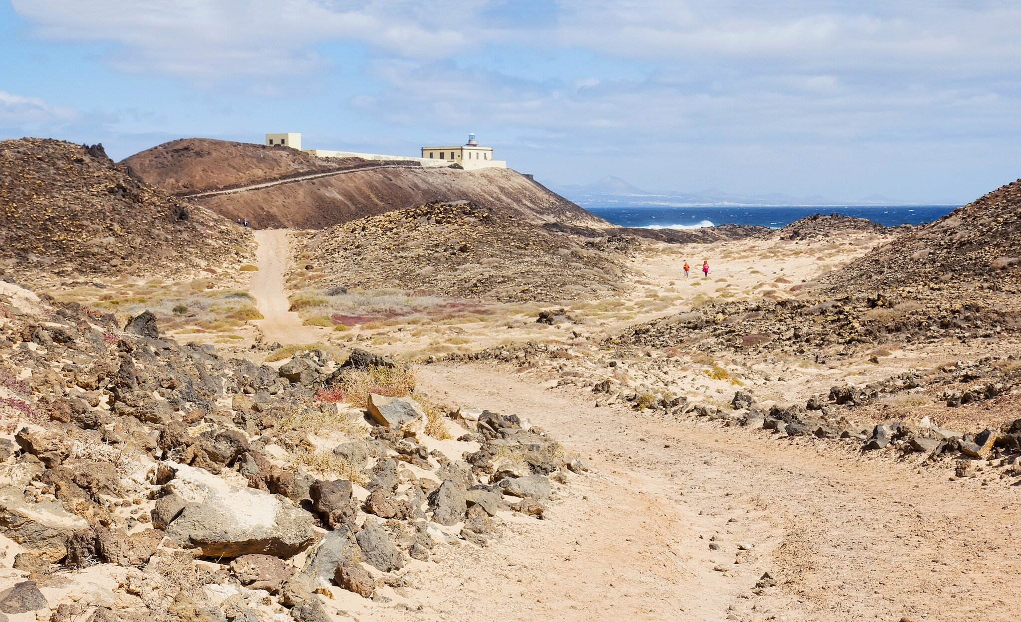 Wanderweg in Felsenlandschaft Wanderweg in Felsenlandschaft