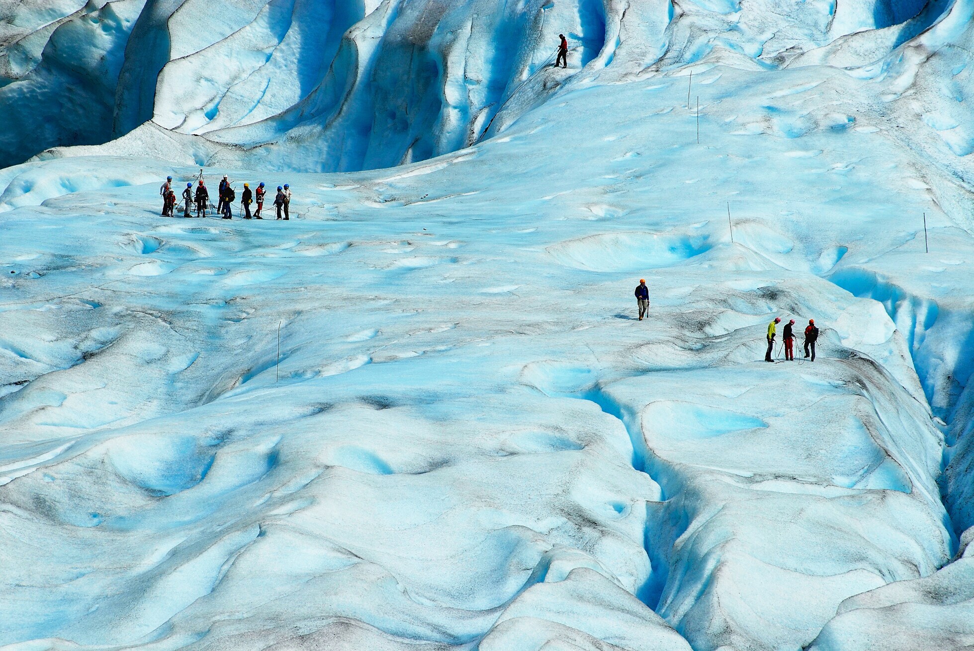 Wandergruppen auf dem Jostedalsbreen-Gletscher Wandergruppen auf dem Jostedalsbreen-Gletscher