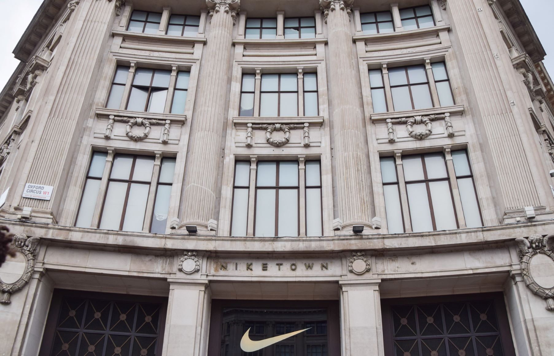 Fassade eines Nike Stores in London
