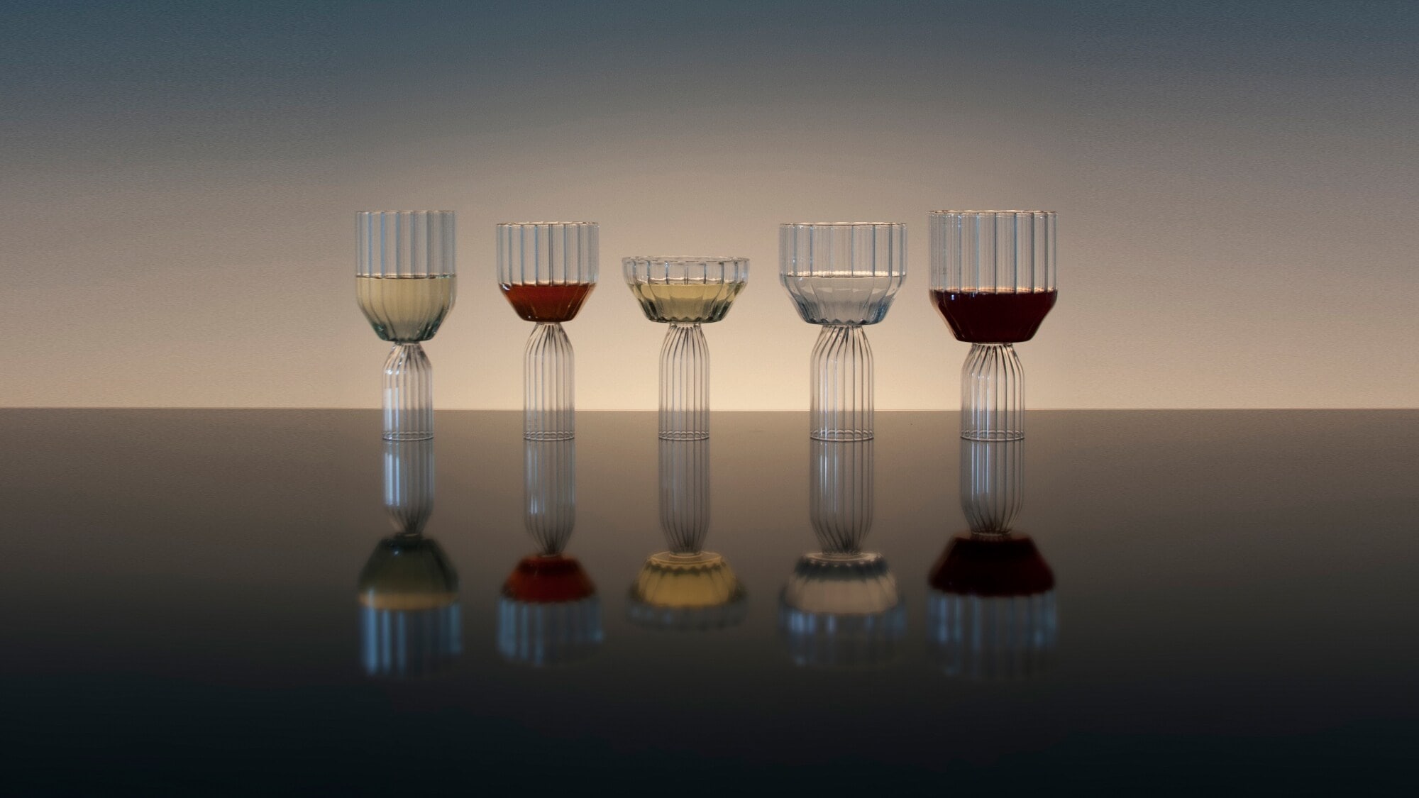 Fünf ausgefallene Weingläser von Fferone aus der Margot Collection Fünf ausgefallene Weingläser von Fferone aus der Margot Collection