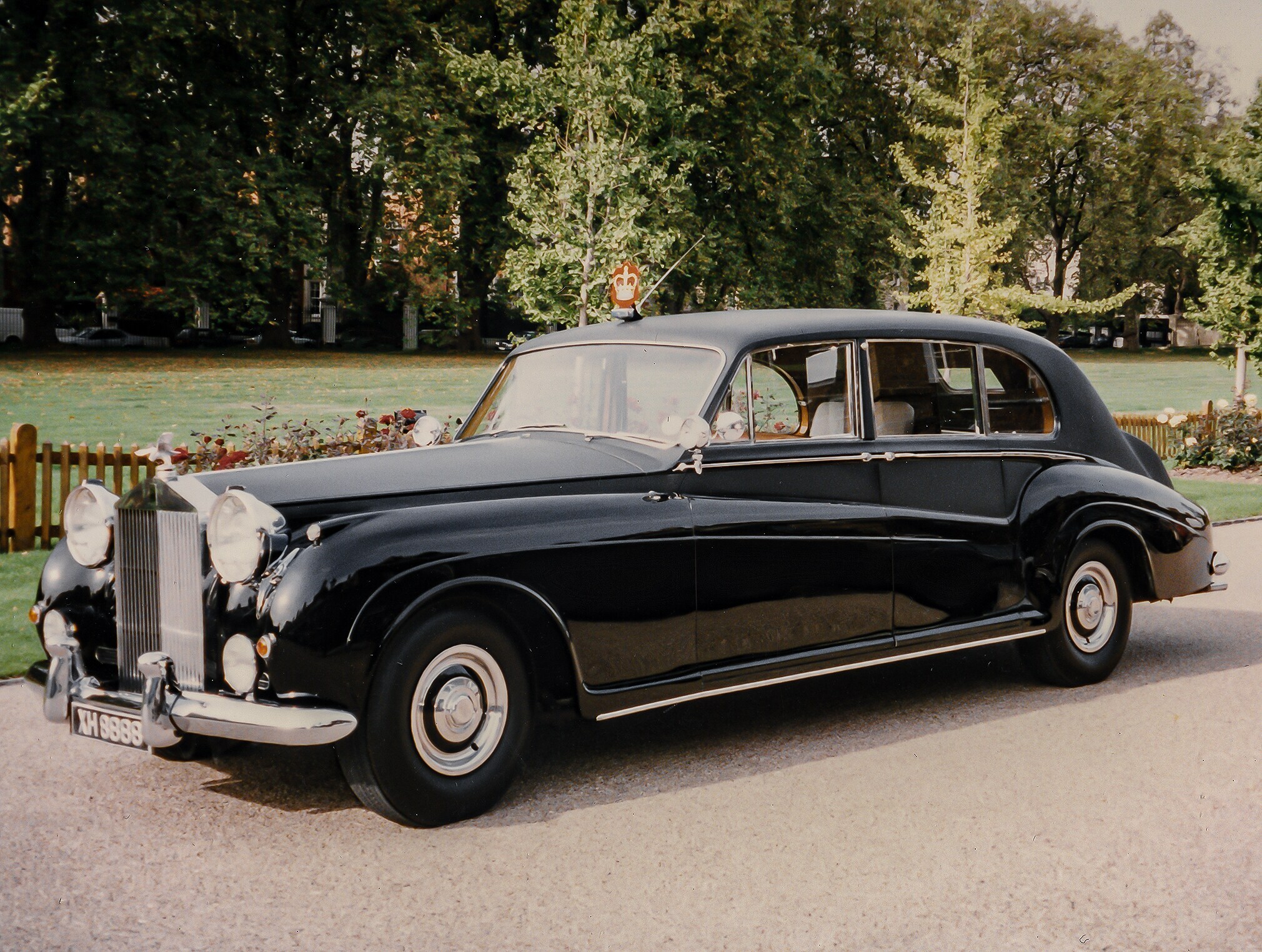 Bild einer schwarzen Luxuslimousine