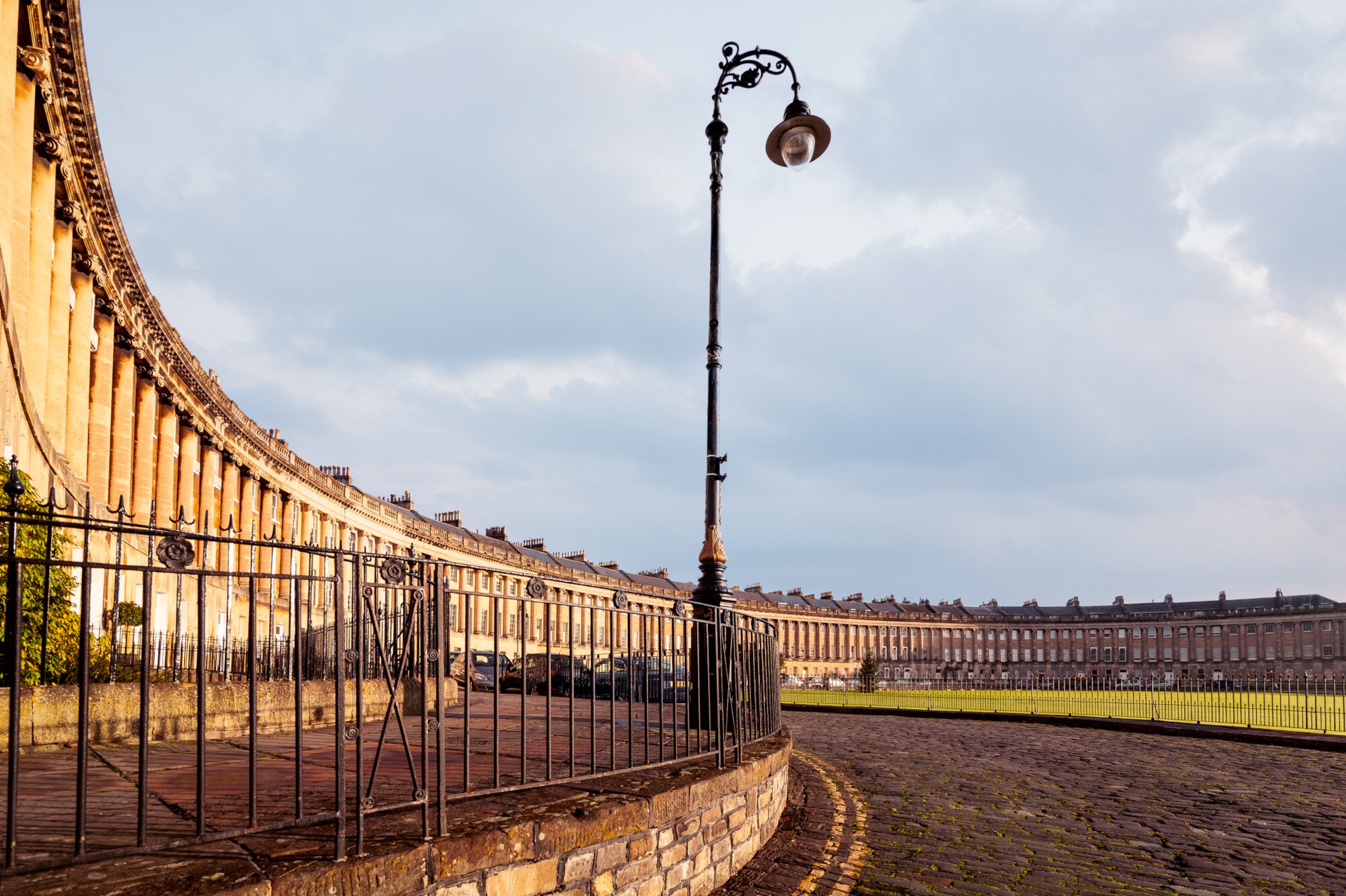 Die Fassade des Royal Crescent in Bath, Somerset
