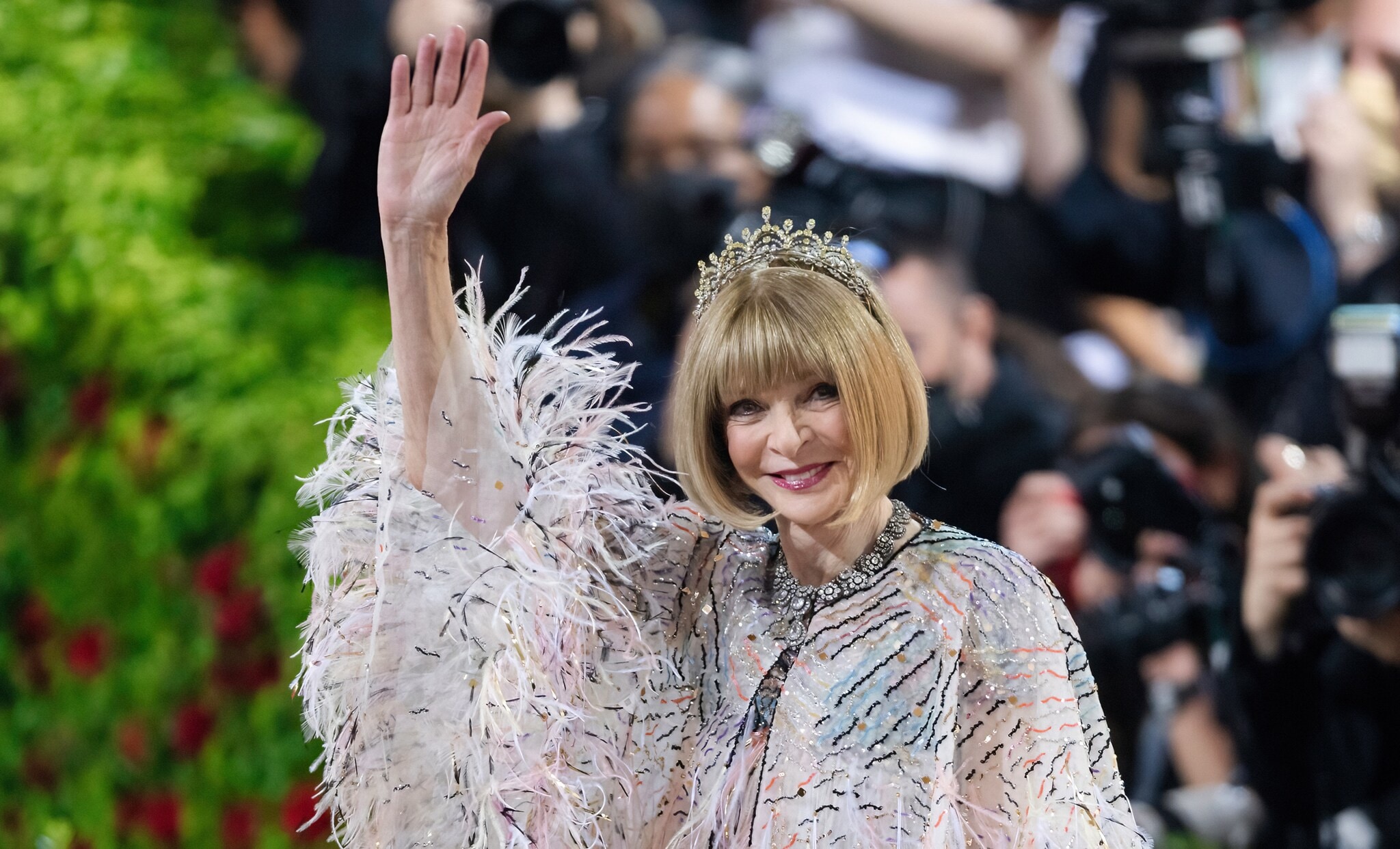 Anna Wintour winkt auf der Met Gala Anna Wintour winkt auf der Met Gala