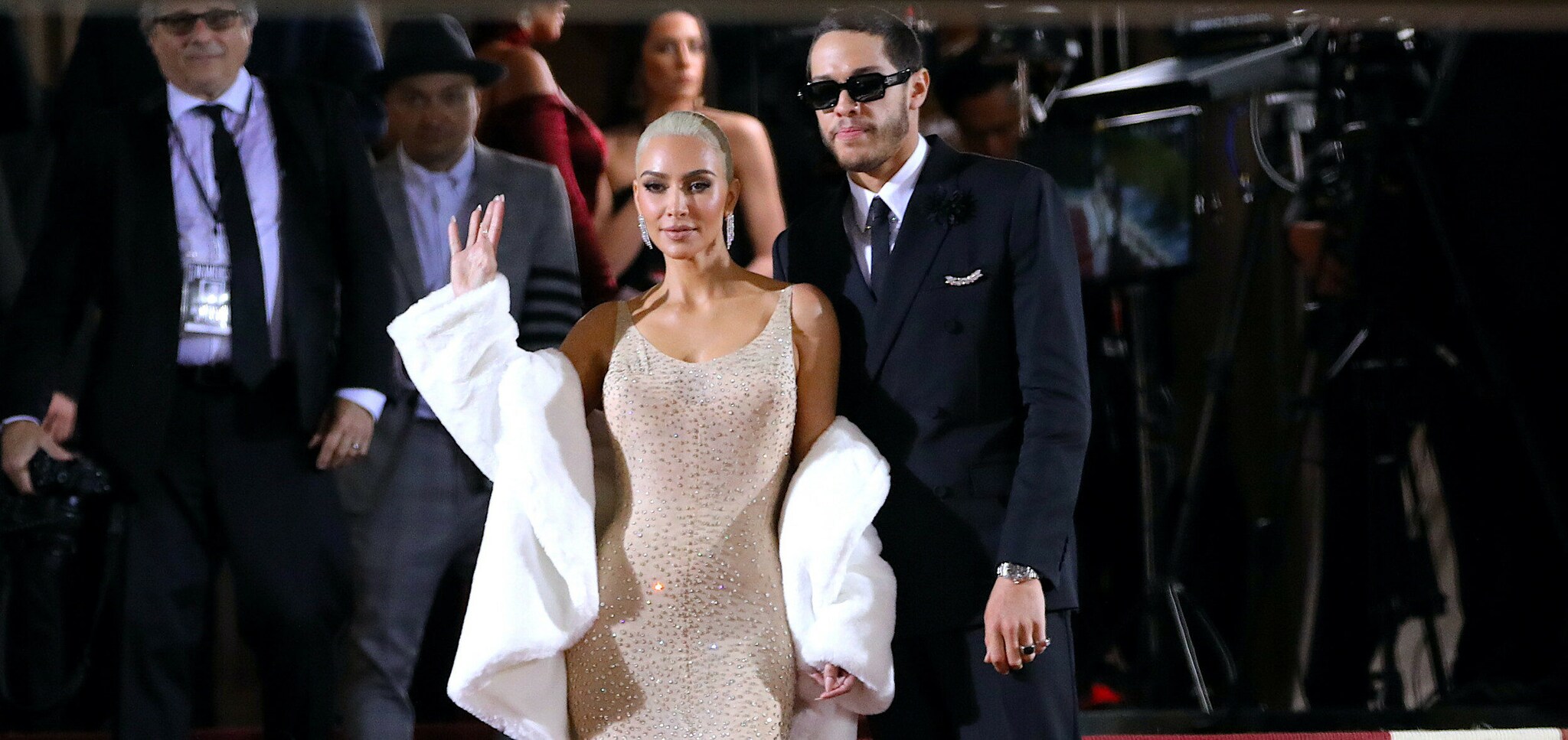 Kim Kardashian und Pete Davidson auf dem roten Teppich der Met Gala Kim Kardashian und Pete Davidson auf dem roten Teppich der Met Gala