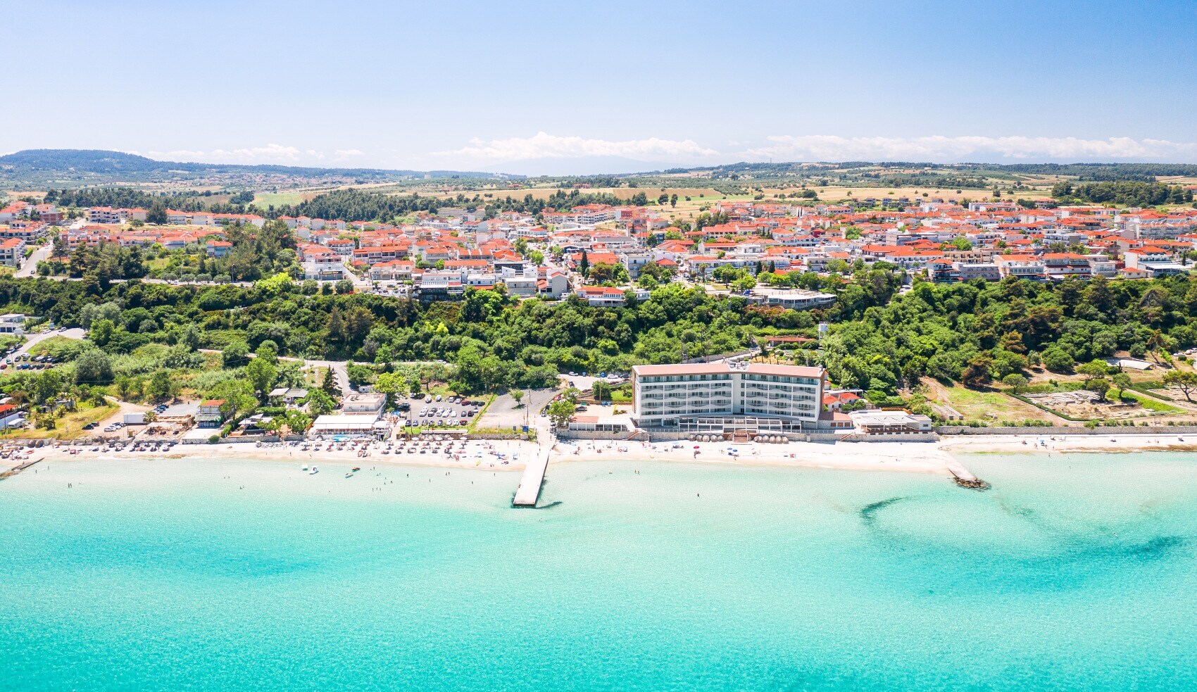 Panoramaaufnahme aus der Vogelperspektive eines Strandabschnitts auf Thessaloniki Panoramaaufnahme aus der Vogelperspektive eines Strandabschnitts auf Thessaloniki