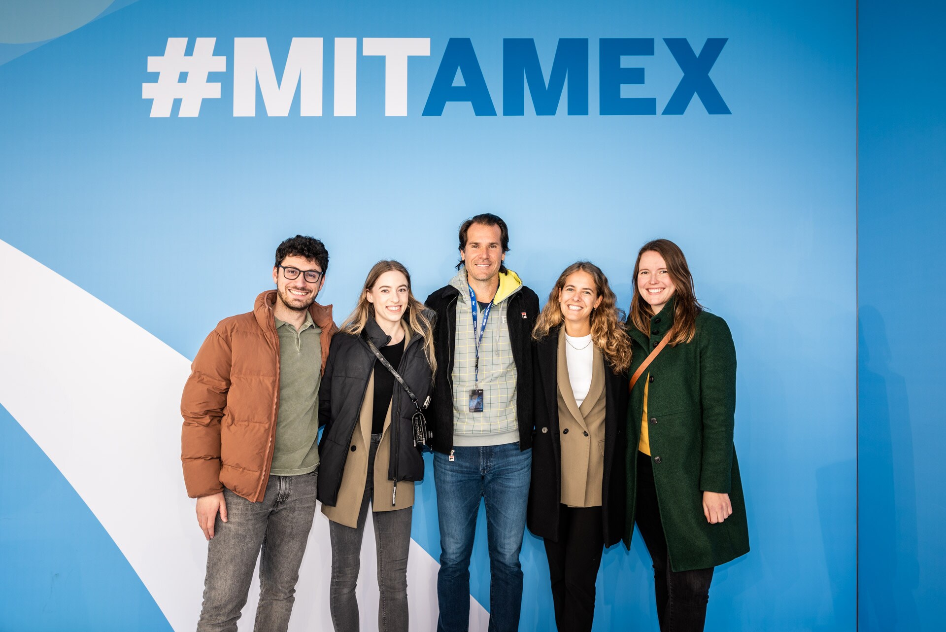 Tommy Haas beim Fotoshooting mit den AMEX-Gewinnern.