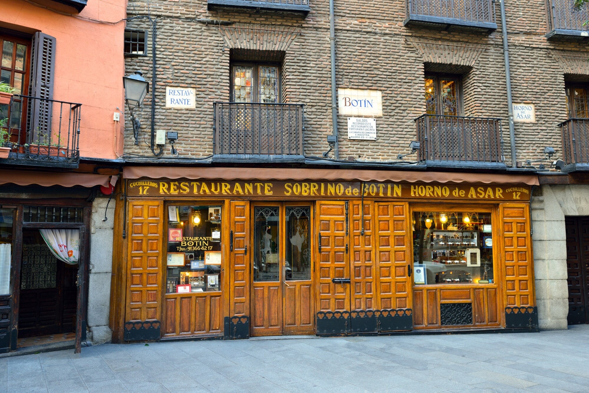Außenansicht des Restaurants Sobrino de Botín mitten in Madrid. Außenansicht des Restaurants Sobrino de Botín mitten in Madrid.