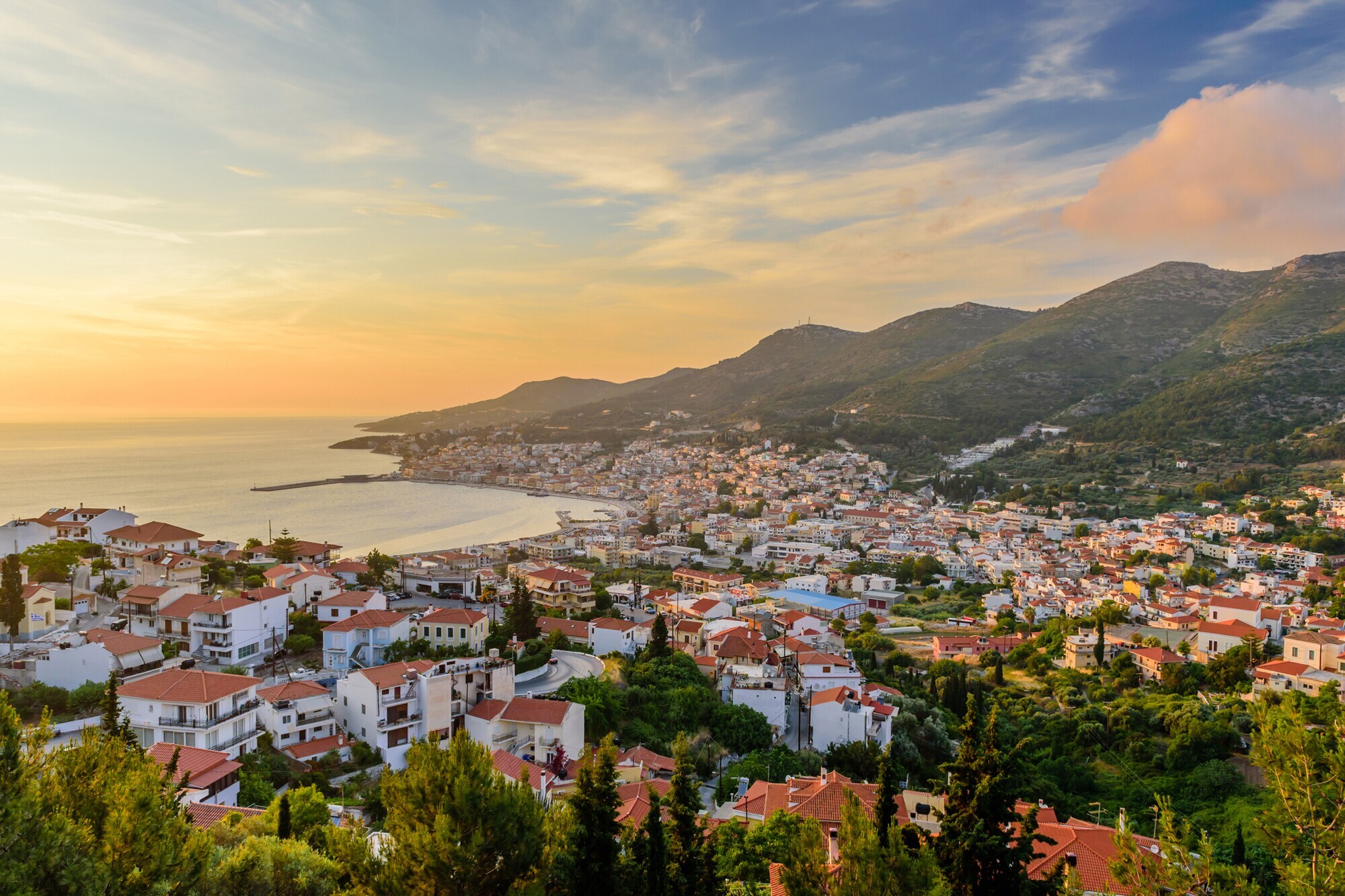 Blick auf Samos bei Sonnenuntergang
