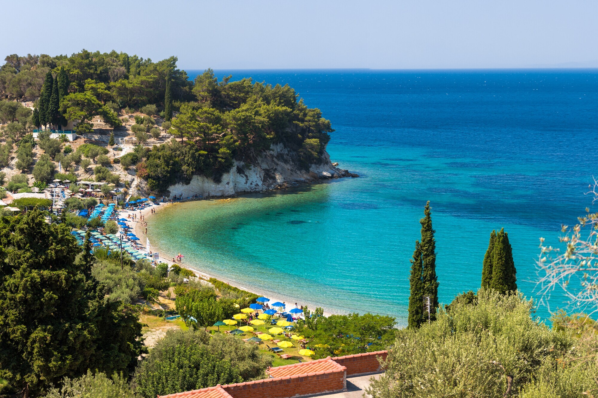 Luftaufnahme eines Strandes von Samos