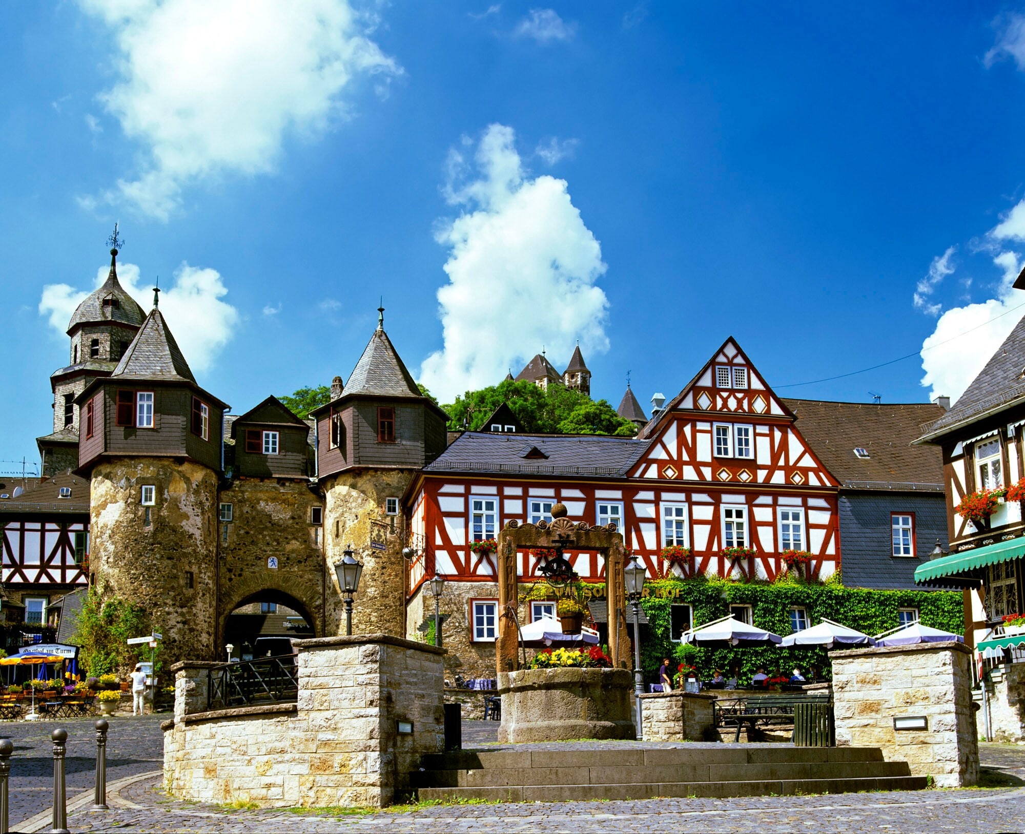 Altstadt von Braunfels mit Burgtor und Fachwerkhäusern. Altstadt von Braunfels mit Burgtor und Fachwerkhäusern.