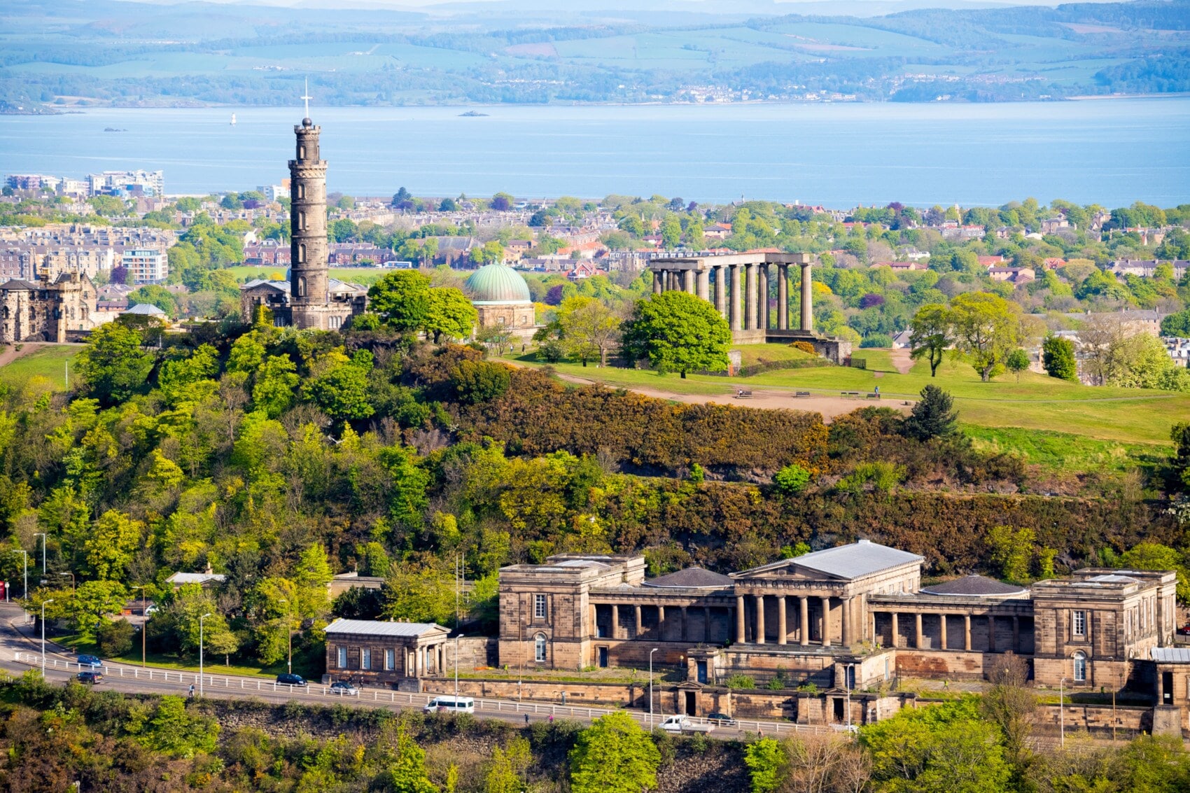 Luftaufnahme von Calton Hill in Edinburgh, Schottland Luftaufnahme von Calton Hill in Edinburgh, Schottland