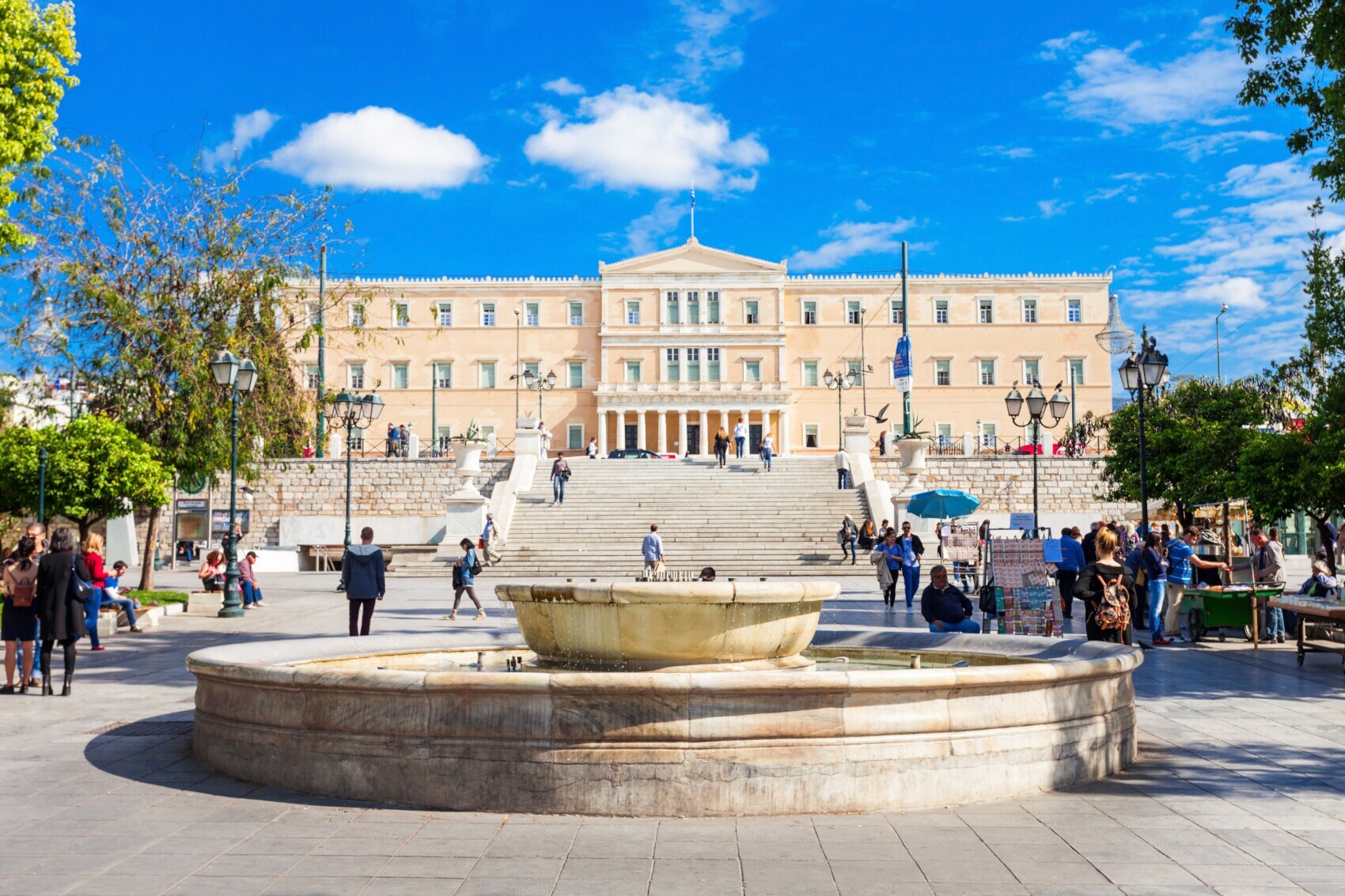 Syntagma-Platz mit dem griechischen Parlamentsgebäude