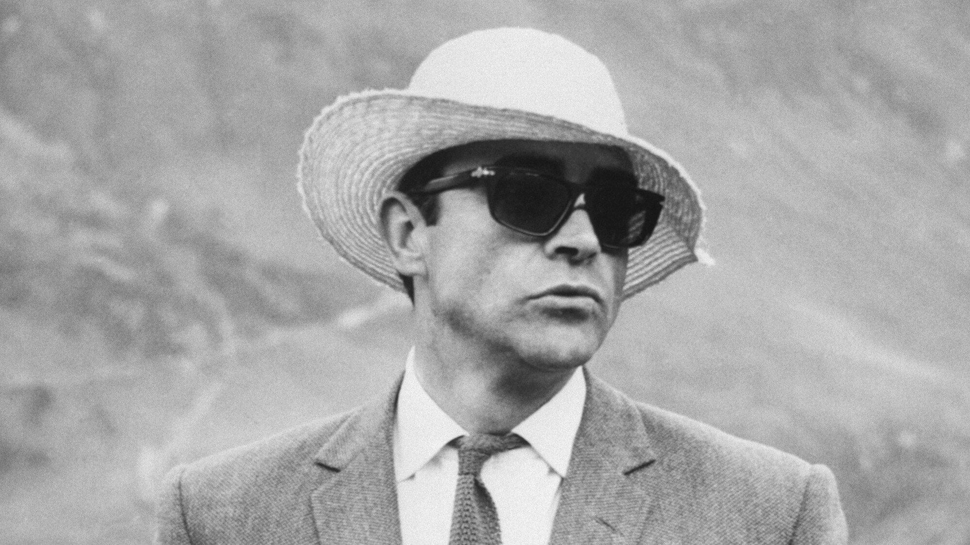 Schauspieler Sean Connery mit Strohhut und Sonnenbrille