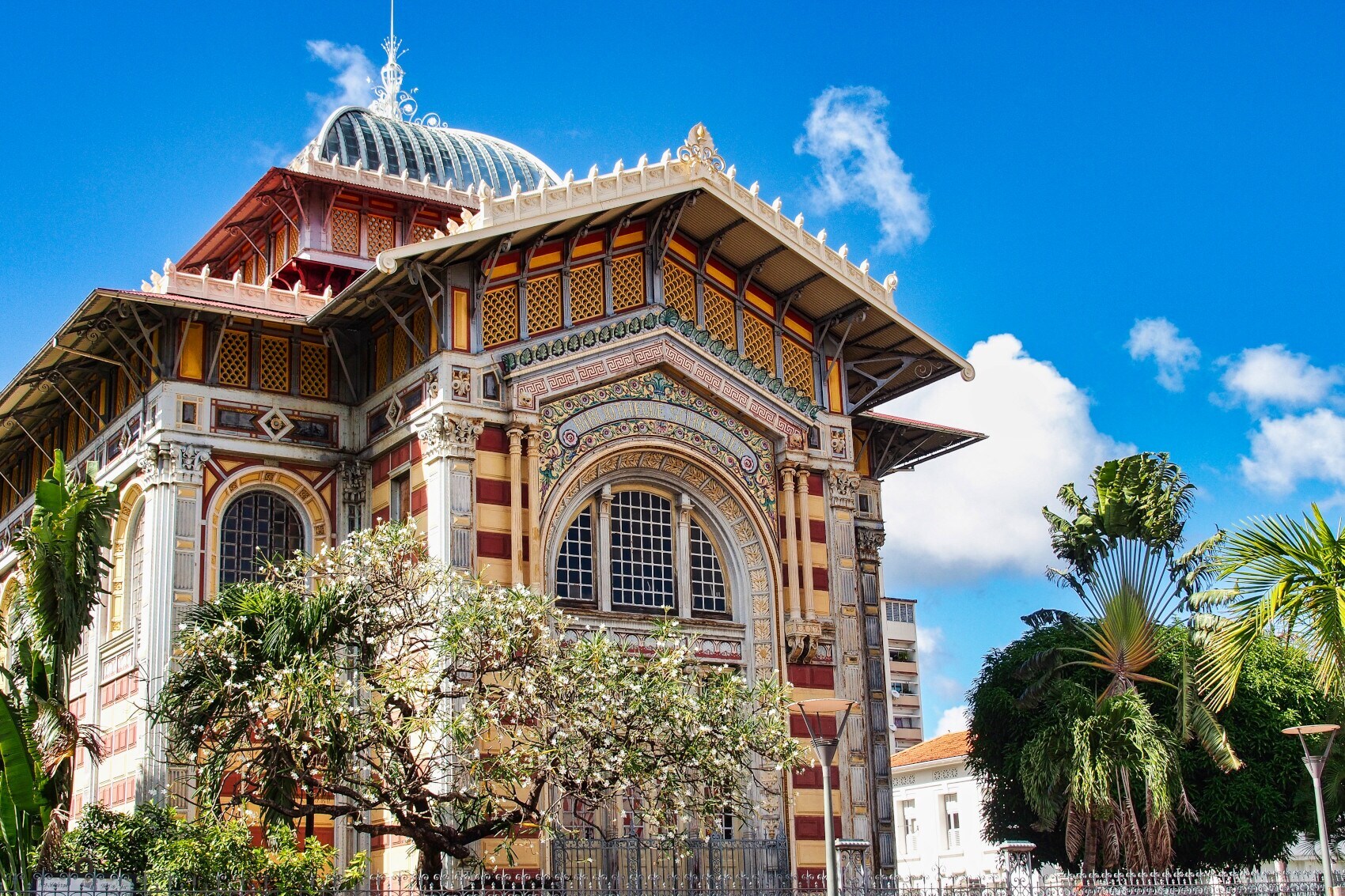 Außenansicht der Bibliothèque Schœlcher