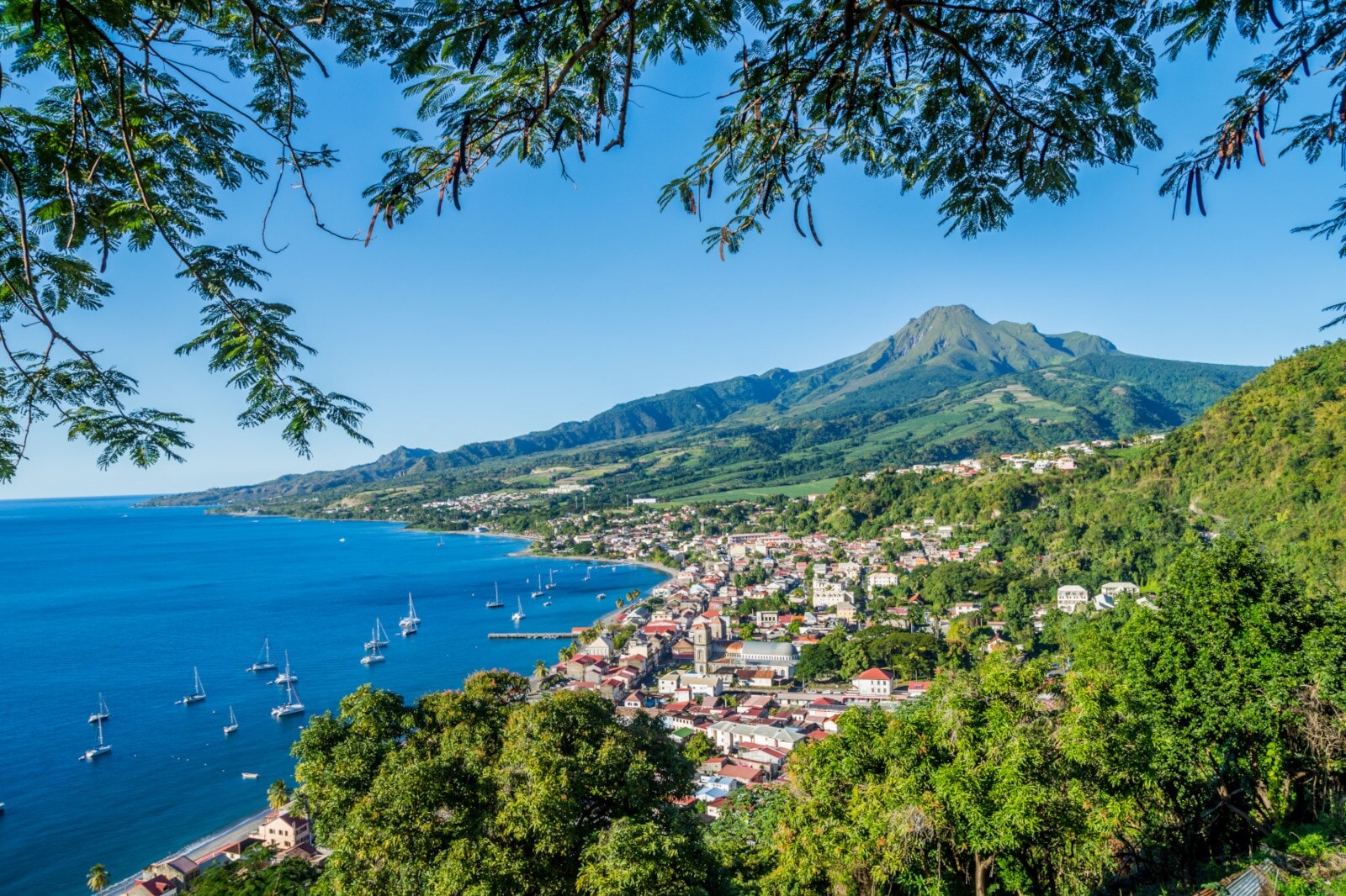 Blick über die Bucht von Saint-Pierre Blick über die Bucht von Saint-Pierre