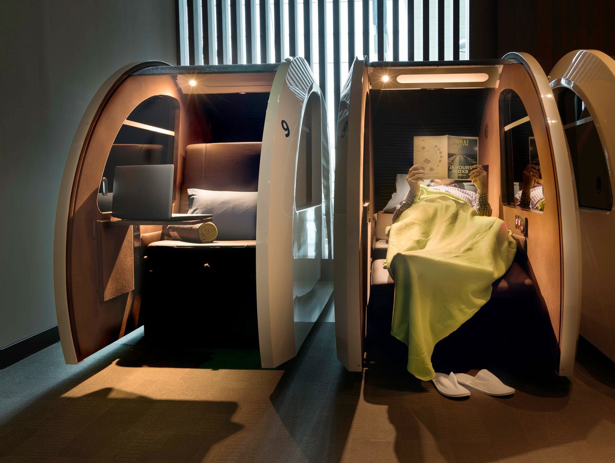 Zwei luxuriöse Schlafkabinen am Flughafen Zwei luxuriöse Schlafkabinen am Flughafen