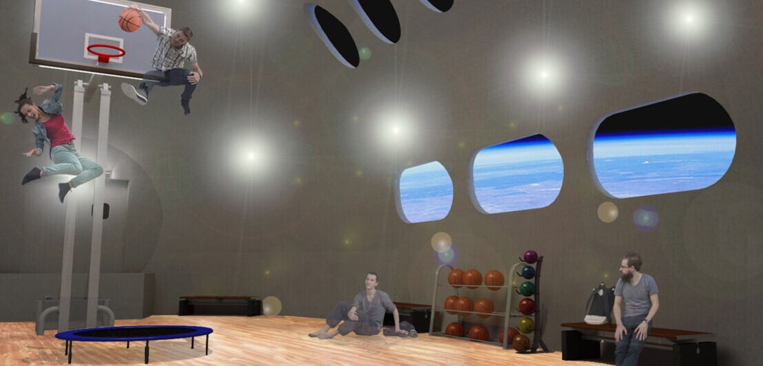 Besuchende spielen Basketball im Fitnessraum des Weltraumhotels