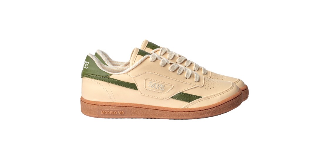 Retrolook-Sneaker aus beigem und grünem Leder mit Aufschrift Modelo 89