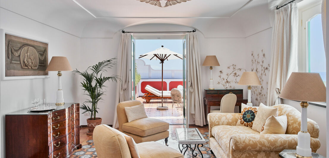 Ein individuell eingerichtetes Hotelzimmer mit Antiquitäten und italienischer Handwerkskunst