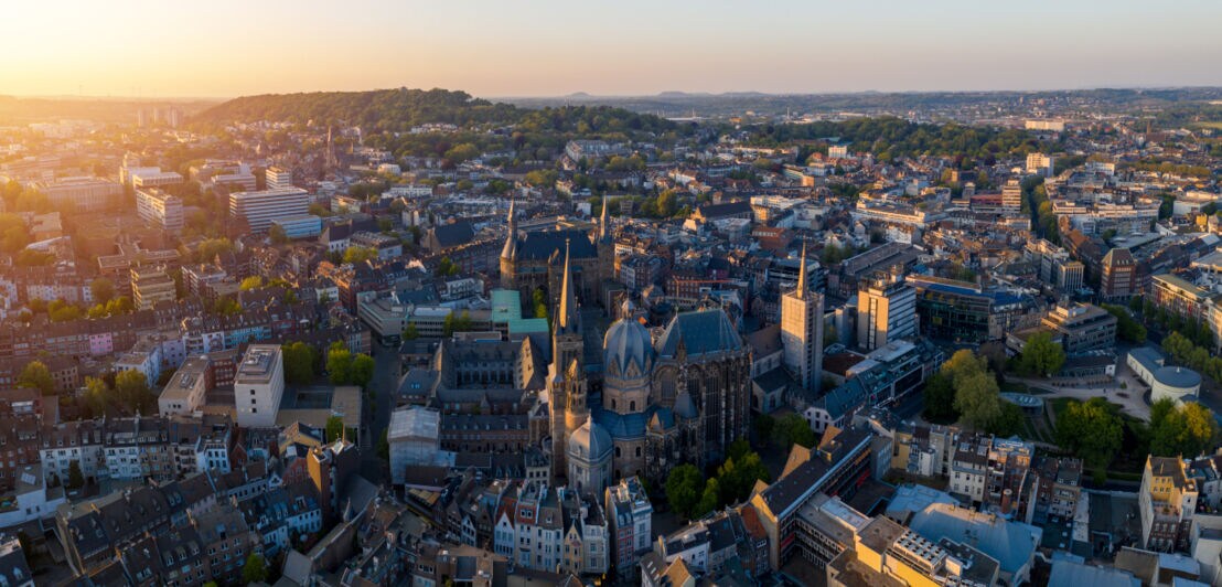 Der Aachener Dom ist ein Wahrzeichen und UNESCO-Weltkulturerbe