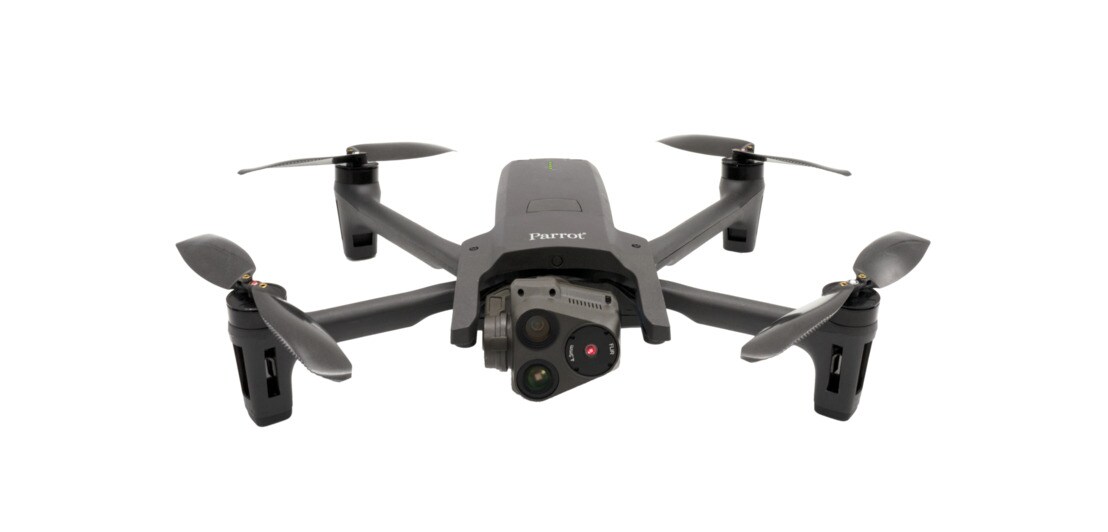 Eine schwarze Drohne mit zwei Kameras und vier Propellern