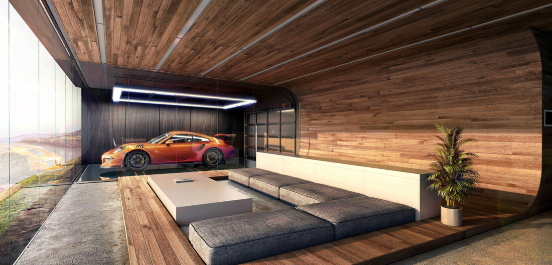 Ein teurer Sportwagen parkt in einer verglasten Garage direkt neben einem edel eingerichteten Wohnzimmer.