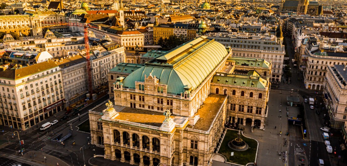 Luftaufnahme der Staatsoper in Wien
