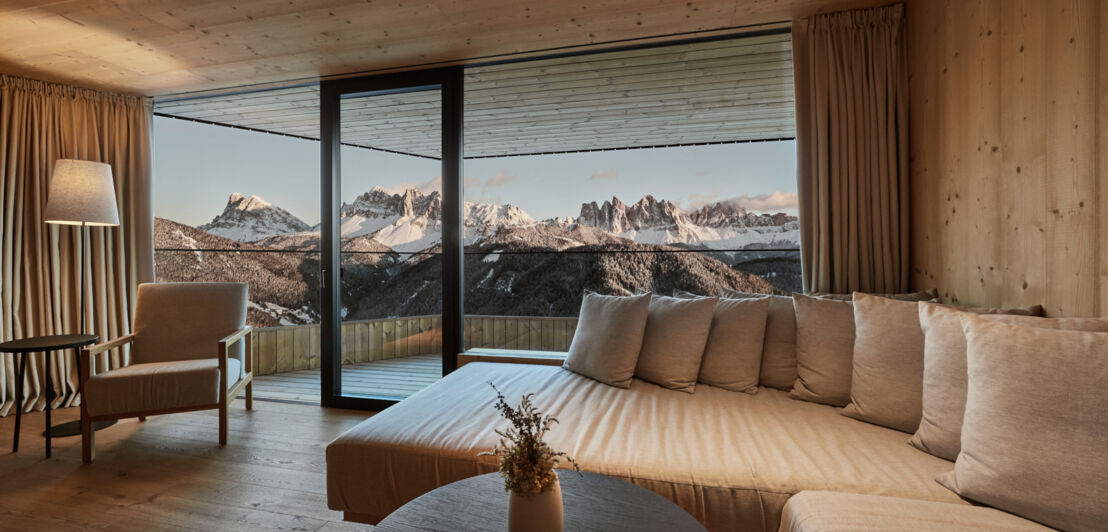 Hotelzimmer des Forestis mit Ausblick auf die Dolomiten