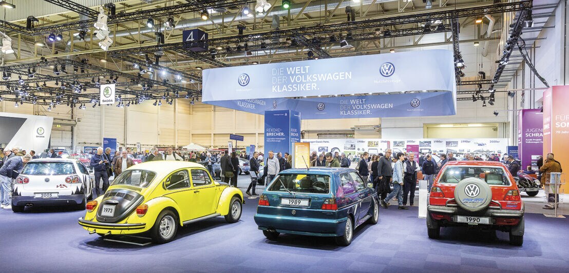 Oldtimer der Marke VW auf einer Ausstellung