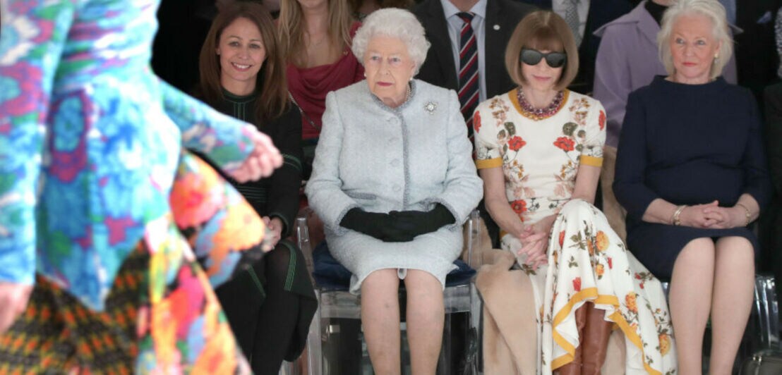 Queen Elizabeth II sitzt neben Vogue-Chefin Anna Wintour bei der London Fashion Week