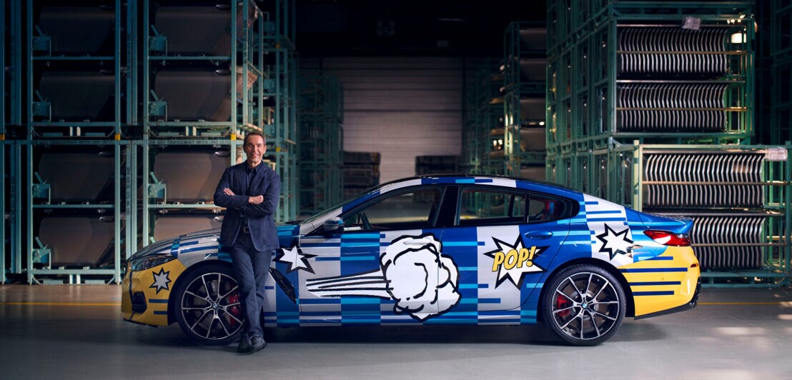 Jeff Koons mit seinem Art Car.