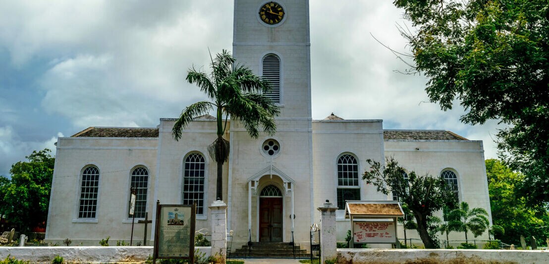 Eine weiße Kirche auf Jamaika
