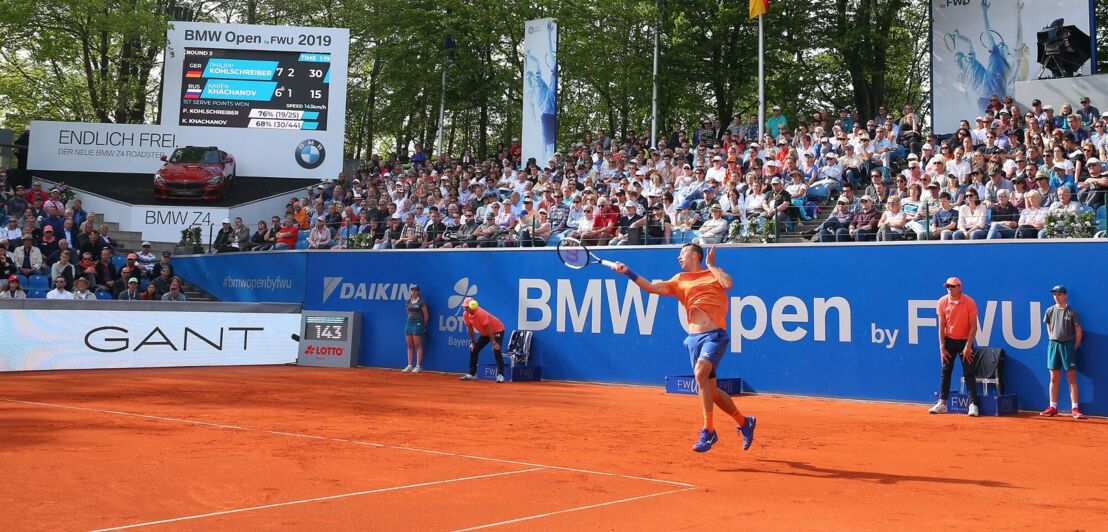 Tennisspieler auf dem Sandplatz bei den BMW Open by American Express