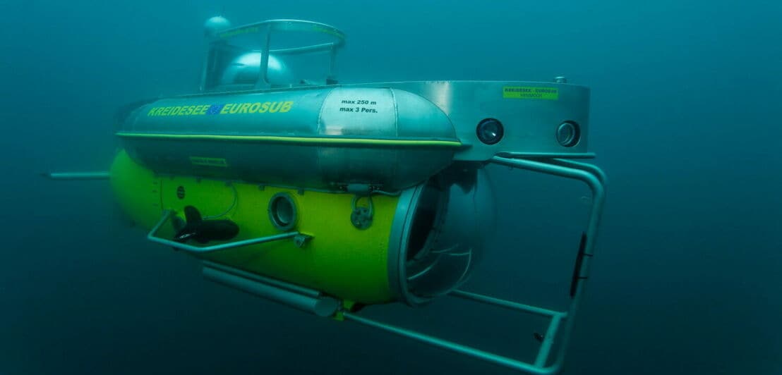 U-Boot unter Wasser im Kreidesee.