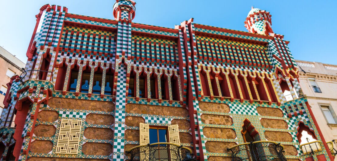 Die mosaikbesetzte Fassade der Casa Vicens in Barcelona