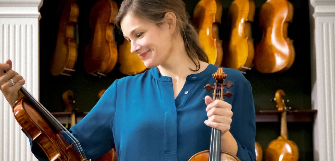Janine Jansen mit verschiedenen Stradivaris.